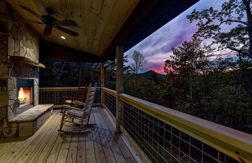 Bryson City Cabin | Chillin Time mountain cabin near entrance to GSMNP