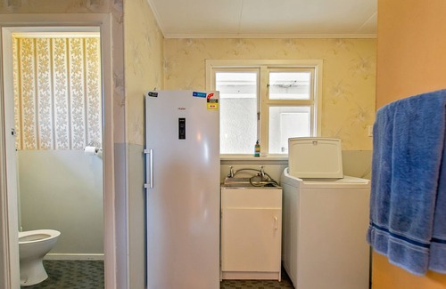 Riverton House | Chime Cottage - Riverton Holiday Home