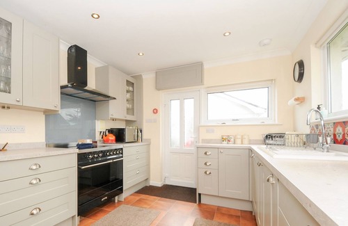 Rock Cottage | CHIMINGS, pet friendly, country holiday cottage in Rock