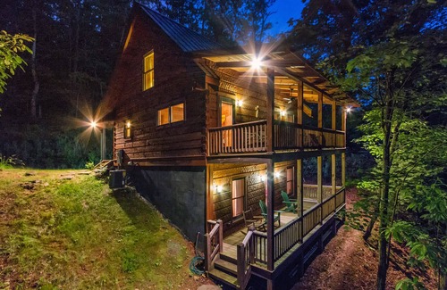 Bryson City Cabin | Chimney Rock 3 bedroom log cabin in next to GSMNP