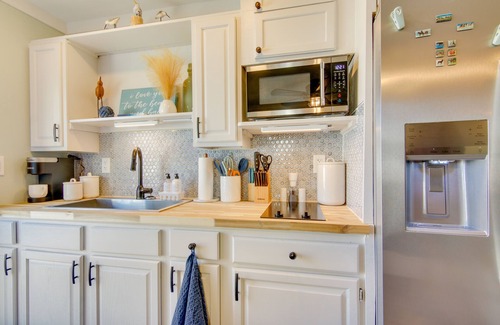Chincoteague Apartment | Chincoteague Apartment w/Deck: Walk to Waterfront