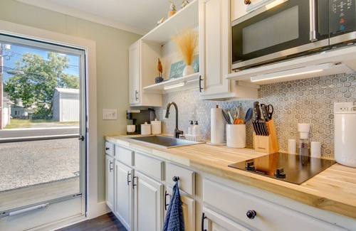 Chincoteague Apartment | Chincoteague Apartment w/Deck: Walk to Waterfront