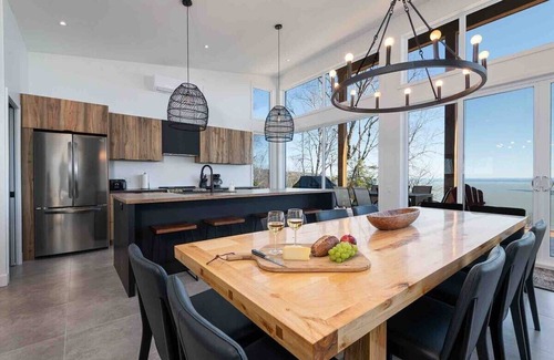 Les Eboulements Ski Chalet | Chinook 166 - Spa, Pool Table, River Views