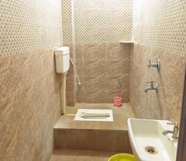 Deoghar Hotel | CHINTA HARAN REST HOUSE