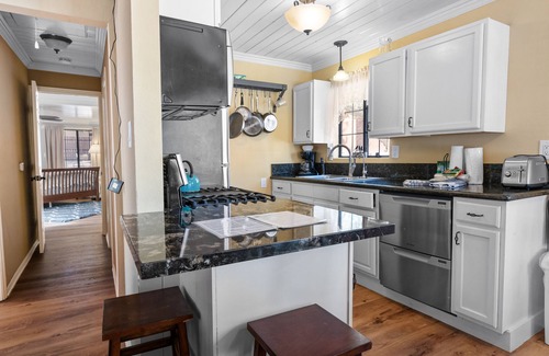 Big Bear Lake Cabin | Chipmunk House - Walk to Village & Village, Fire Pit, Deck