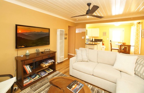 Big Bear Lake Cabin | Chipmunk House - Walk to Village & Village, Fire Pit, Deck