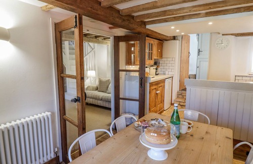 Chipping Norton Cottage | CHIPPY COTTAGE, family friendly, with open fire in Chipping Norton