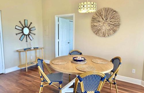 Pelican Apartment | Chiquita Retreat with Pool