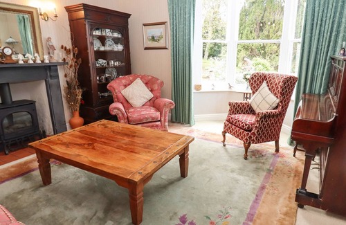 Broadwas Cottage | CHIRKENHILL FARM, family friendly, with open fire in Malvern