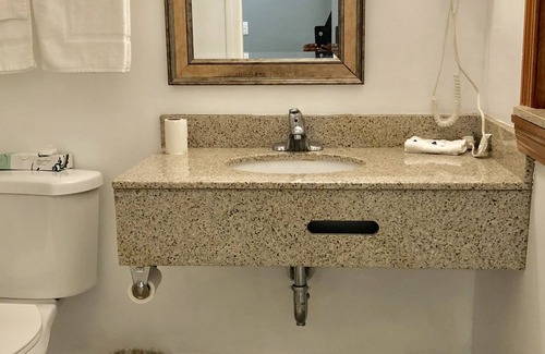 Saugus Hotel | Chisholms Motor Inn