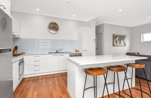 Hayborough House | Chiton Views - 19A Albatross Ave, Chiton