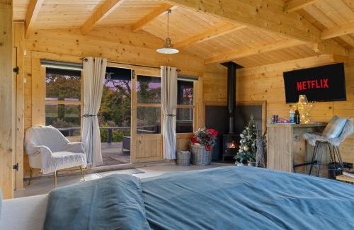 Ford House | Choller Lake Lodges - Primrose Cabin With Private Hot Tub