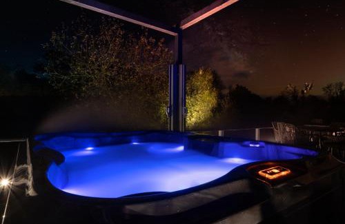 Ford Apartment | Choller Lake Lodges - Sunbeam Cabin With Private Hot Tub