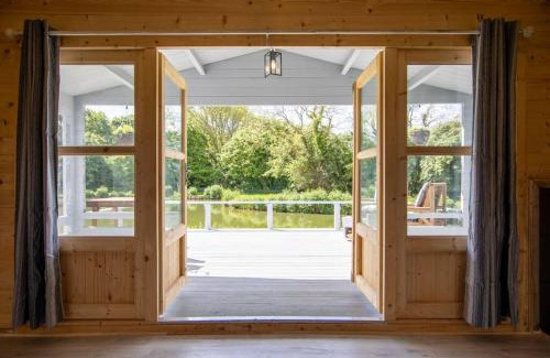 Ford Apartment | Choller Lake Lodges - Sunbeam Cabin With Private Hot Tub