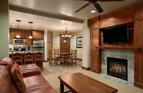 Breckenridge Condo | Christmas 2025 - Two Bedroom/2.5 Bath sleeps 8. Ski-in/out to Peaks 6 & 7