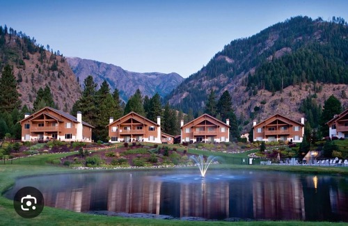 Downtown Leavenworth Condo | Christmas in Leavenworth Dec 22-29 Christmas Lights 2 BR Condo