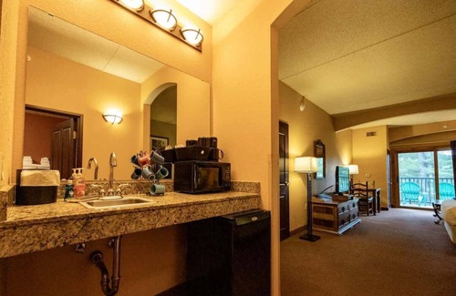 Wisconsin Dells Condo | Chula Vista 1 Private BR Getaway!