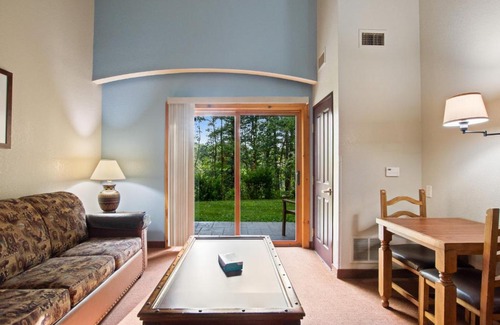 Wisconsin Dells Apartment | Chula Vista Condo Unit #2147