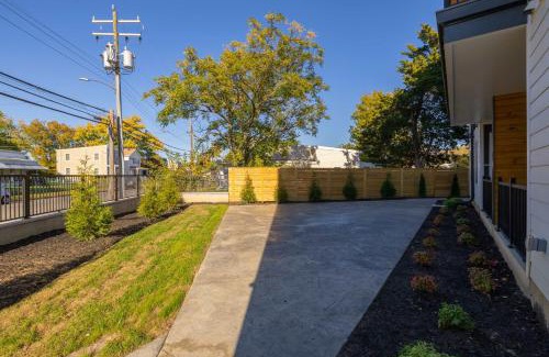 Mosby Apartment | Church Hill North Deluxe Apt 208 at 28th Street