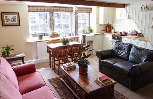 Haworth Apartment | CHURCH VIEW, romantic, luxury holiday cottage in Haworth