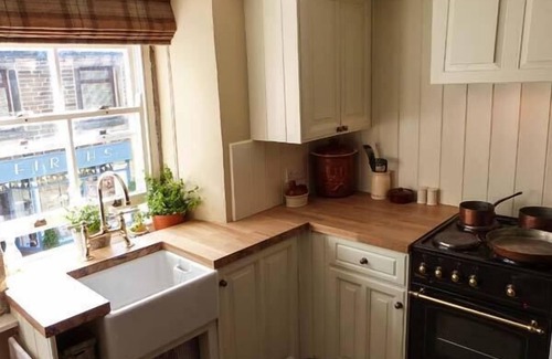 Haworth Apartment | CHURCH VIEW, romantic, luxury holiday cottage in Haworth
