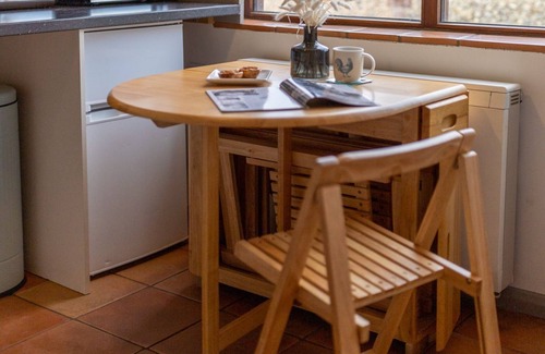 Burnham Market Cottage | Church View - sleeps 4 guests in 2 bedrooms