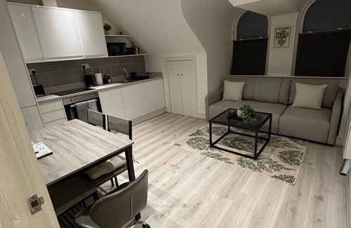 Runnymede Apartment | Churchward 5, 1 bed apartment close to London