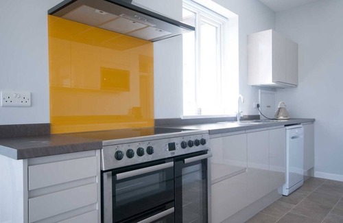 Crantock Cottage | CHYNOWETH, pet friendly, with open fire in Crantock