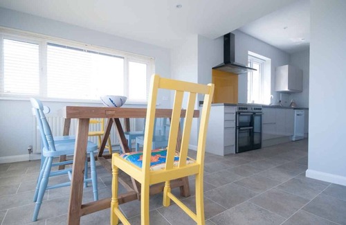 Crantock Cottage | CHYNOWETH, pet friendly, with open fire in Crantock