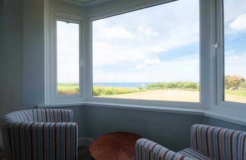 Crantock Cottage | CHYNOWETH, pet friendly, with open fire in Crantock