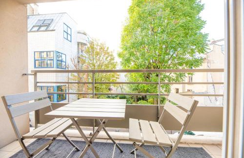 Belleville Apartment | CIA - Flat with Balcony in East Paris, Buttes Chaumont