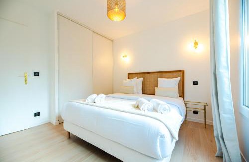 Belleville Apartment | CIA - Flat with Balcony in East Paris, Buttes Chaumont