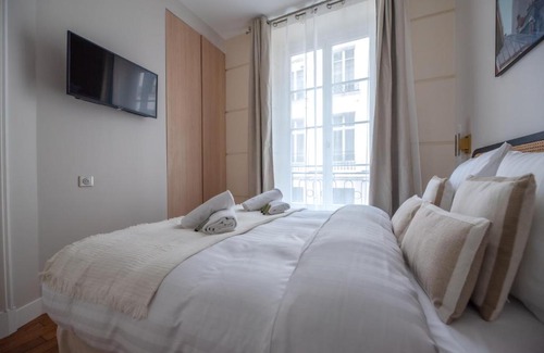 Vivienne Apartment | CIA - Louvre museum