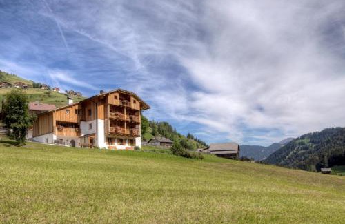 Frena House | Ciasa Medalghes