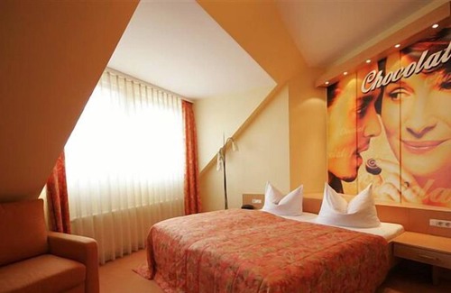 Zirndorf Hotel | CineHotel Maroni