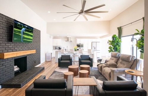 Glendale House | CineLuxe Retreat by HomeSlice Stays