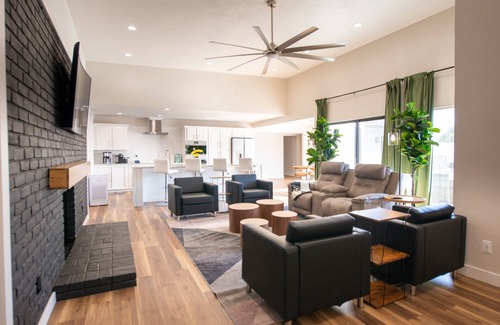 Glendale House | CineLuxe Retreat by HomeSlice Stays