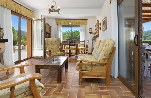 Puigventos Villa | (Cipresos 14pax) Villa and separate apartments for 14.