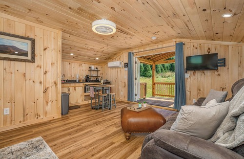 Boone Apartment | Circle C Honey Hole – Cozy Loft Retreat in the Heart of Nature