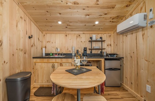 Boone Apartment | Circle C Honey Hole – Cozy Loft Retreat in the Heart of Nature