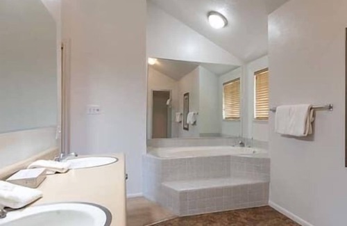 Summit Park Resort | Circle J | Lux Condo | Kitchen | Great Location