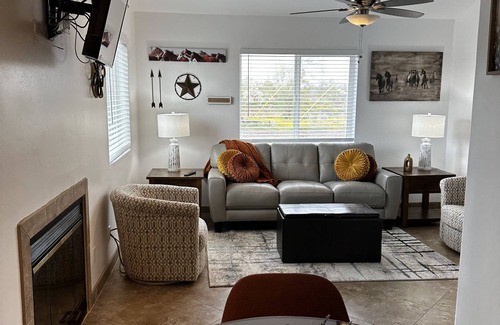 New River House | Circle Mountain Ranch at the trail head with horse motel