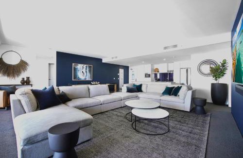 Surfers Paradise Apartment | Circle on Cavill Sub Penthouse w/4 bedrooms