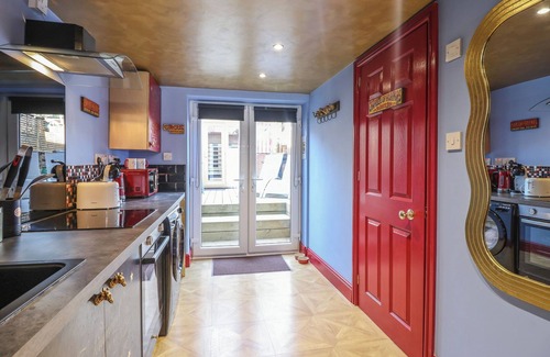 Treffynnon Cottage | Circus Circus