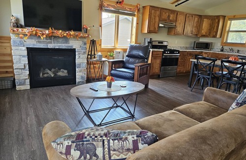 Orange Prairie Cottage | Cirone Legacy Cabin 4