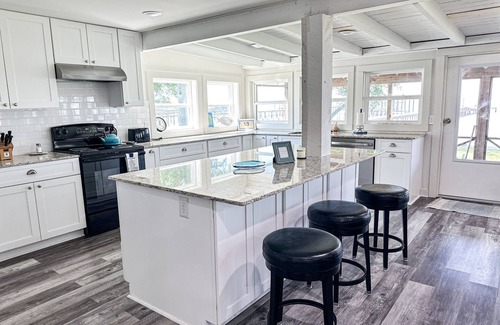 Creole Cabin | Cissie by the Sea 2.0 - Newly Remodeled w/Best Wharf at Hebert's Landing!