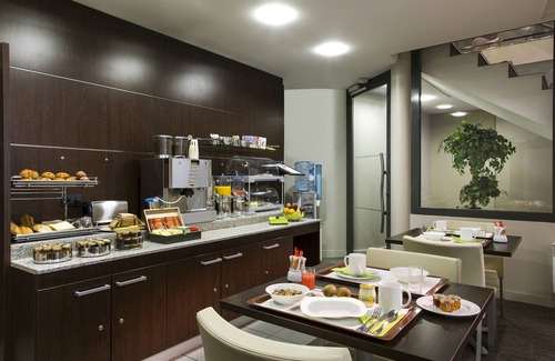 Quartier Saint-Ambroise Apartment | Citadines République Paris