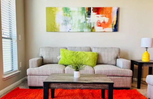 Pearland Apartment | Citrus ~ Cheerful 1 Bedroom w/Nature View & Shopping Nearby