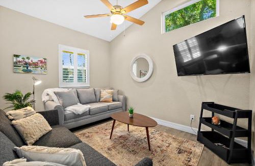 Downtown Historic District House | Citrus Hideaway - Steps to City Center