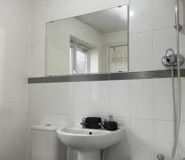 Broadheath Apartment | City Airport Apartment
